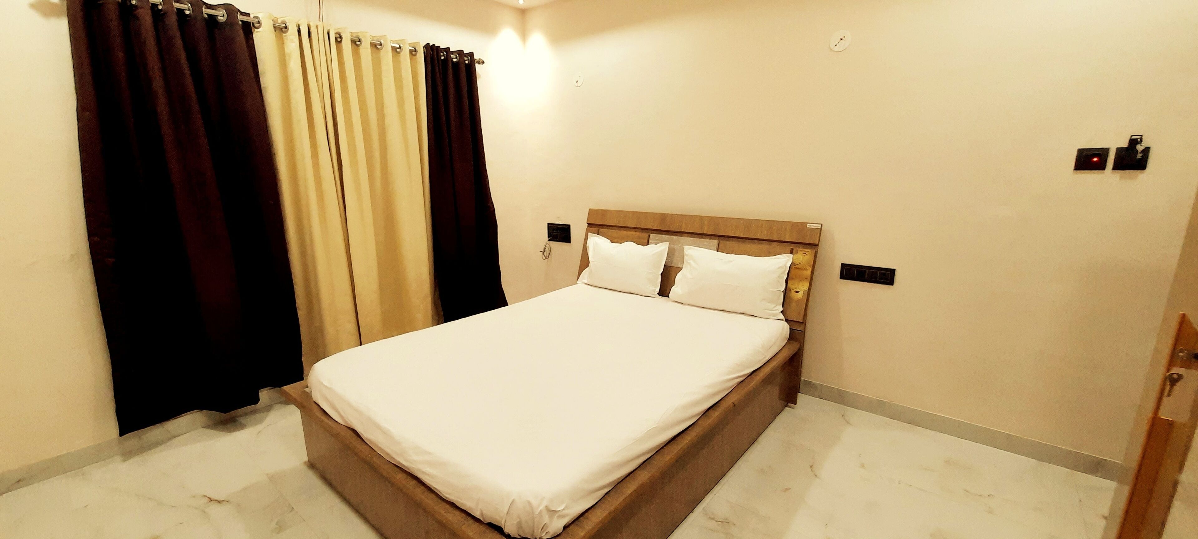 3 dormitorios, tabla de planchar con plancha, wifi gratis y ropa de cama