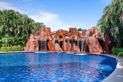 Oceanview, Right in town, steps from everything