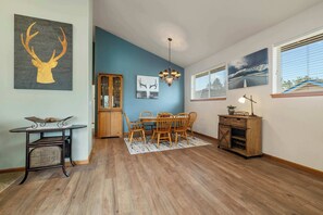 Casa de ciudad, varias camas, balcón, vista al jardín (Taft at Old Mill) | Interior