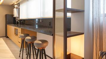 Comfort Apartment 132 | Private kitchen | Stovetop, cookware/dishes/utensils