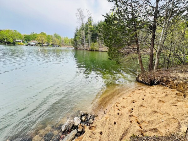 Plage, chaises longues, serviettes de plage