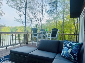 Property grounds - Blue Heron Cottage, Dock, Beach, Peaceful Cove, SUPs, Canoe, Kayaks, Ping Pong (Huddleston)