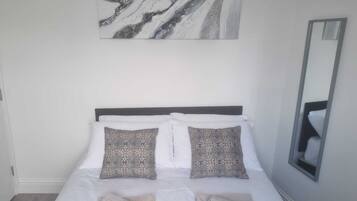 2 bedrooms, iron/ironing board, WiFi, bed sheets