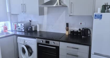 New x2 bedroom apartment ** free parking & Wi-Fi**