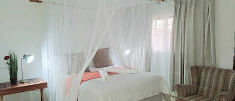 Deluxe Room, 1 Queen Bed, River View | Egyptian cotton sheets, premium bedding, iron/ironing board, free WiFi