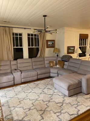 Living area - James Island Cottage (Charleston)