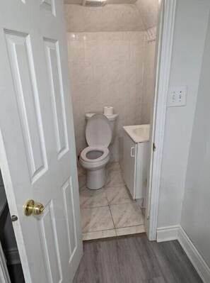 Handtücher, Seife, Shampoo, Toilettenpapier