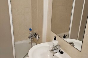 Douche, serviettes fournies