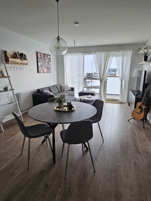 Smart TV - Volcano apartment - 15 minutes from active Volcano! (Grindavík)