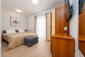 2 bedrooms, in-room safe, iron/ironing board, free WiFi - Villa Paloma with pool (Sukošan)