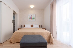 3 chambres, fer et planche à repasser, Wi-Fi gratuit, draps fournis
