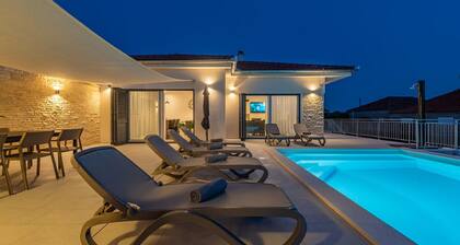 Villa Paloma with pool