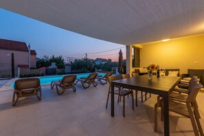 Outdoor dining - Villa Paloma with pool (Sukošan)