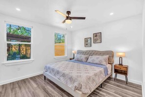 3 bedrooms, desk, iron/ironing board, free WiFi - Home in the heart of East Austin (Austin)
