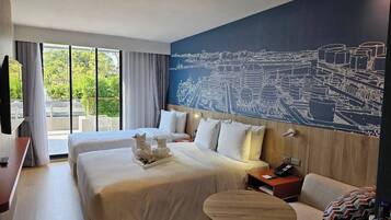 Free minibar, desk, laptop workspace