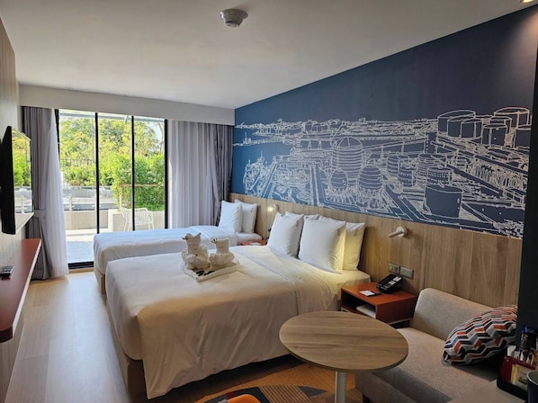 Artículos del minibar gratis y escritorio 