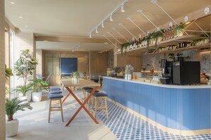 Bar (on property) - Holiday Inn Express Rayong by IHG (Rayong)