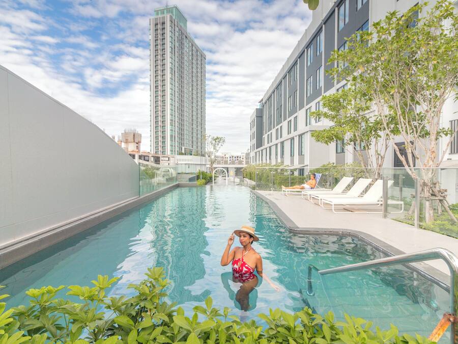 2 outdoor pools
