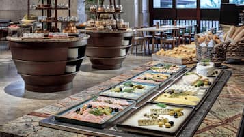 Tägliches Frühstücksbuffet gegen Gebühr