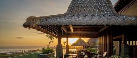Outdoor pool, open 7:00 AM to 7:00 PM, pool umbrellas, pool loungers