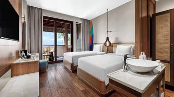 Luxe beddengoed, pillowtop-bedden, een kluis op de kamer, een bureau