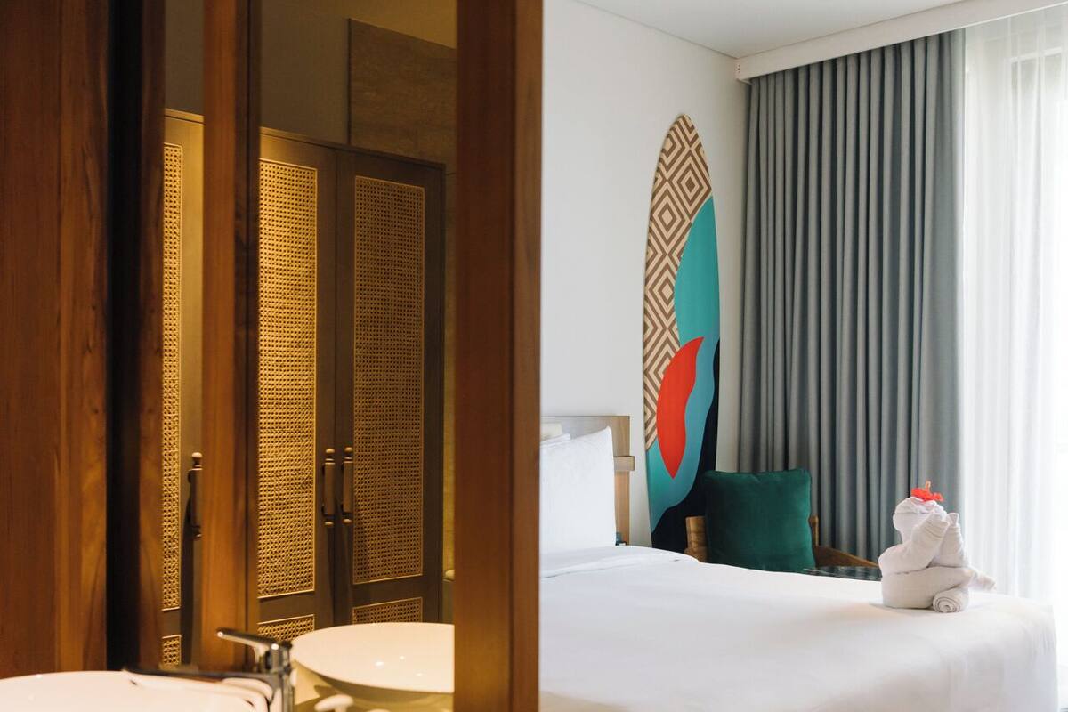 Premium bedding, pillowtop beds, in-room safe, desk