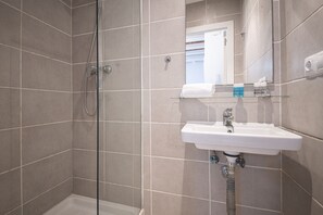Douche, sèche-cheveux