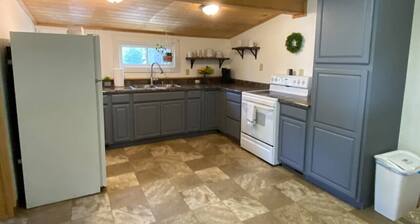 The Cabin in Town | Sleeps 4| Pet Friendly