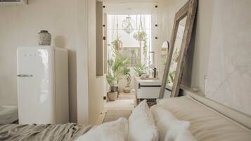 1 bedroom, Egyptian cotton sheets, premium bedding, in-room safe