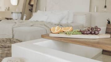 Honeymoon Studio Suite, Balcony, City View | Egyptian cotton sheets, premium bedding, in-room safe
