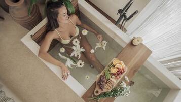 Honeymoon Studio Suite, Balcony, City View | Egyptian cotton sheets, premium bedding, in-room safe