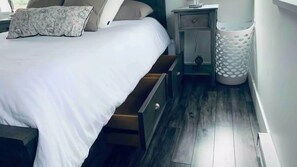 1 غرفة نوم ومكواة/لوح كي وواي فاي مجانًا وملاءات أسرّة