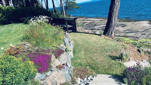 Westcoast paradise beside the sea

