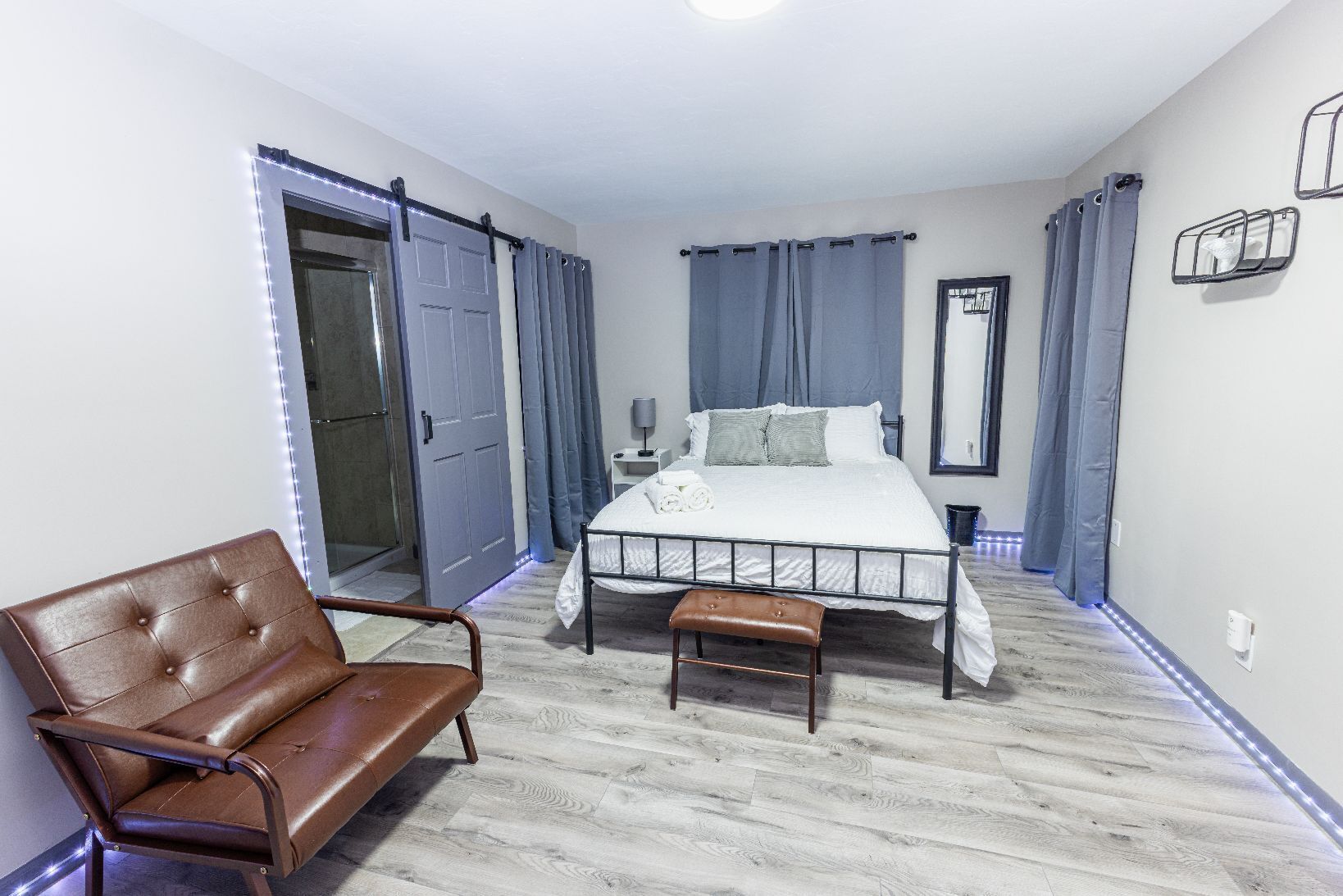 5 slaapkamers, een strijkplank/strijkijzer, wifi, beddengoed