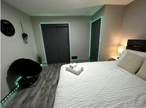 5 bedrooms, iron/ironing board, WiFi, bed sheets