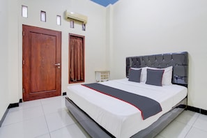 Economy Double Room | 1 bedroom, free WiFi, bed sheets