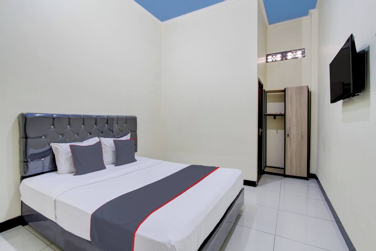 Economy Double Room | 1 bedroom, free WiFi, bed sheets