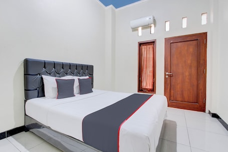 Standard Double Room | Free WiFi, bed sheets