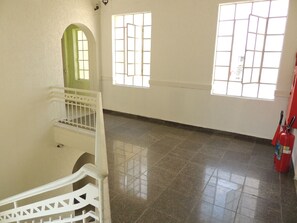 Wi-Fi gratis dan seprai linen