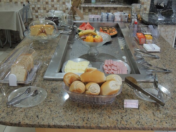 Sudah termasuk sarapan prasmanan setiap hari