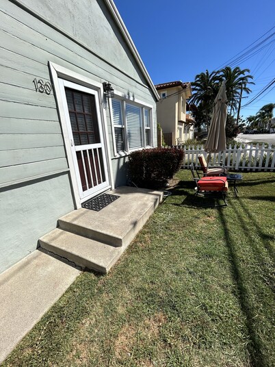 Entire Home by Newport Beach, Disneyland and SNA! Pet Friendly Home Downtown