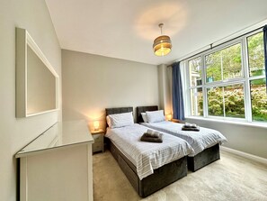 2 bedrooms, internet, bed sheets - Smugglers View -  sleeps 4 guests  in 2 bedrooms (Isle of Wight)