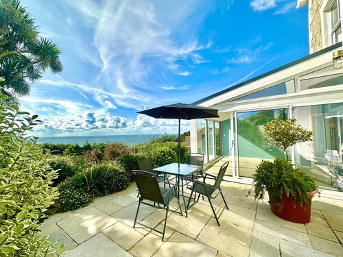 Smugglers View - Niton, sleeps 4 guests  in 2 bedrooms
