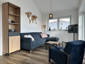 Smart TV, books, stereo