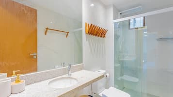 Traditional Apartment | Bathroom | Shower, towels