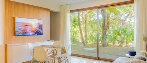 Traditional Apartment | Living room