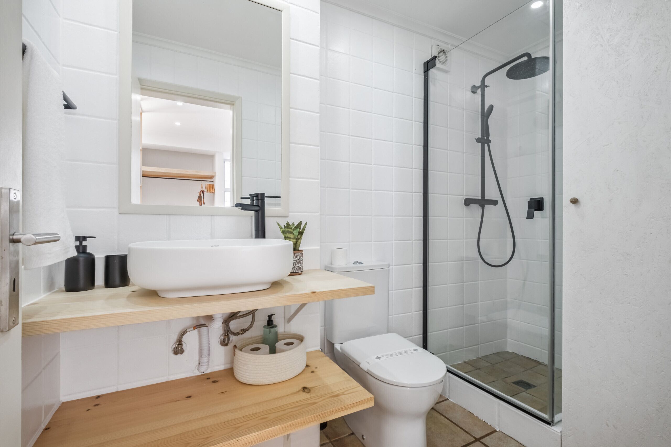 Een douche, handdoeken