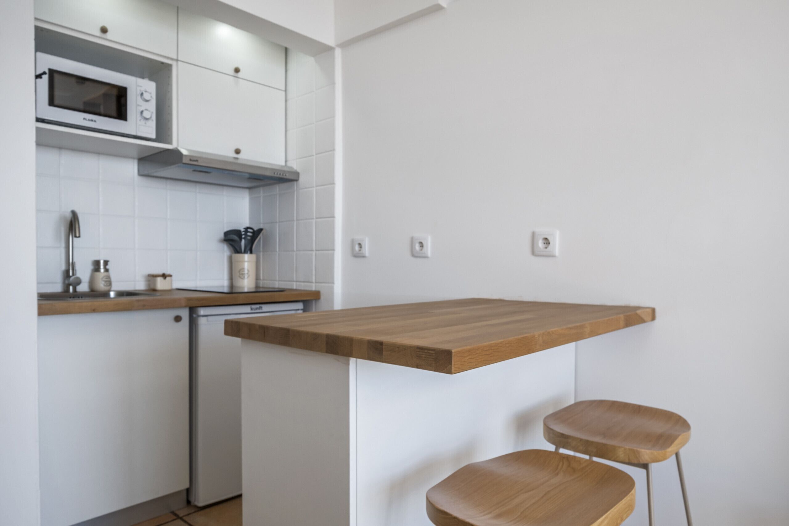 Fridge, microwave, coffee/tea maker, toaster