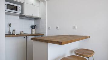 Fridge, microwave, coffee/tea maker, toaster