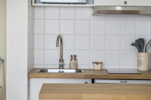 Fridge, microwave, coffee/tea maker, toaster